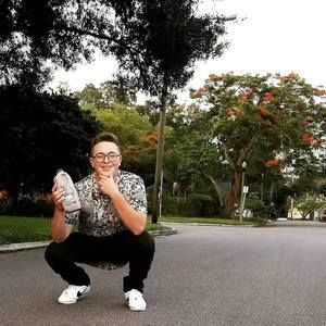 Meet your Posher, Roman